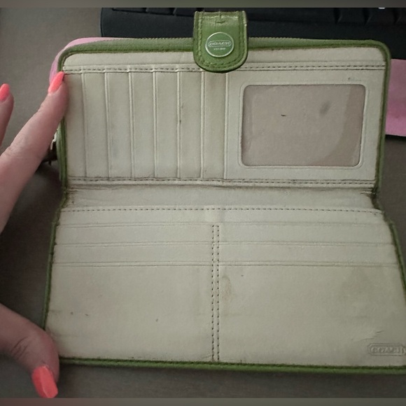 Pre loved Coach wallet. - Picture 6 of 8